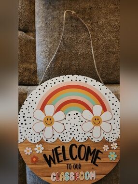 Welcome Classroom Rainbow Door Hanger - Smiley Daisies